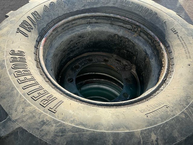 Trelleborg twih 423 set banden met velg - afbeelding 5 van  6