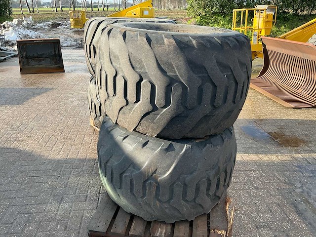 Trelleborg twih 423 set banden met velg - afbeelding 1 van  3