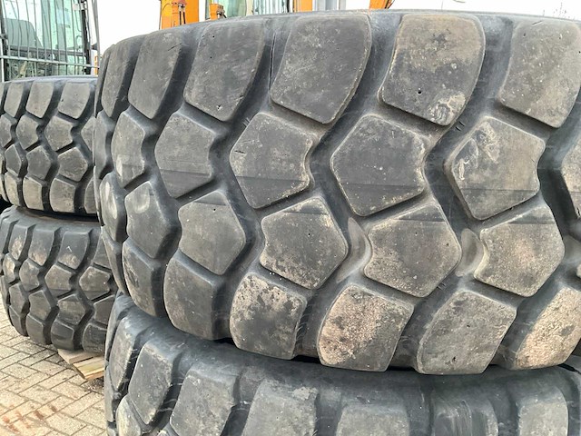 Triangle tb5985 29.5r25 industrie band met velg (4x) - afbeelding 3 van  9