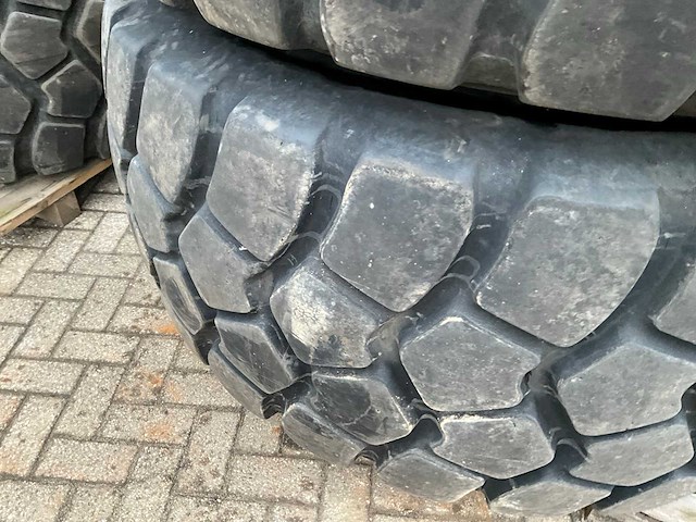 Triangle tb5985 29.5r25 industrie band met velg (4x) - afbeelding 9 van  9