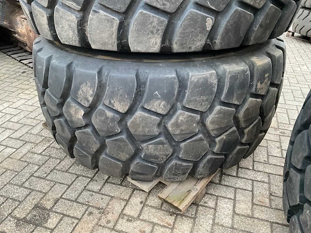 Triangle tb5985 29.5r25 industrie band met velg (4x) - afbeelding 4 van  9