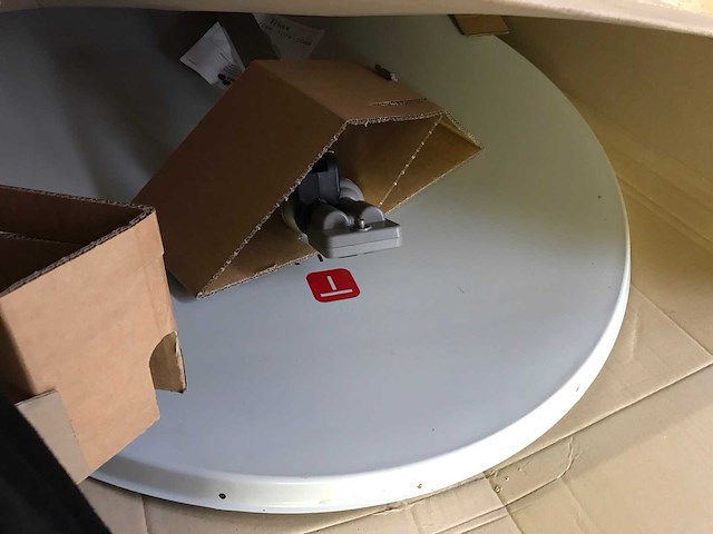 Triax schotelantenne - afbeelding 2 van  2