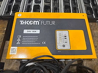 Tricom acculader - afbeelding 1 van  2