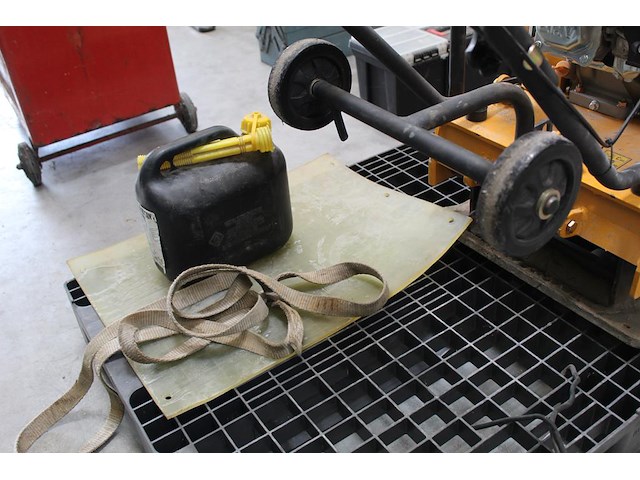 Trilplaat lumag pr-1400 pro. bouwjaar 2024. gewicht 130 kg. afmeting plaat 58 x 45 cm. - afbeelding 6 van  6