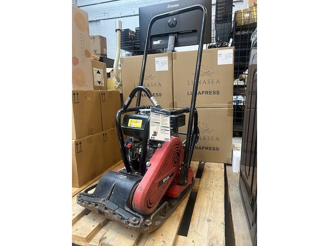 Trilplaat met honda gx160 benzine motor - afbeelding 1 van  9