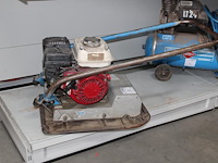 Trilplaat nn met honda motor. afmeting plaat 57 x 40 cm - afbeelding 1 van  5