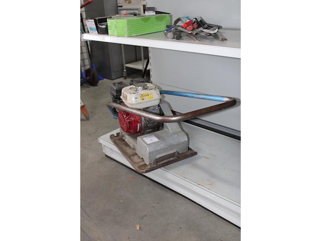 Trilplaat nn met honda motor. afmeting plaat 57 x 40 cm - afbeelding 2 van  5