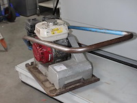 Trilplaat nn met honda motor. afmeting plaat 57 x 40 cm - afbeelding 2 van  5