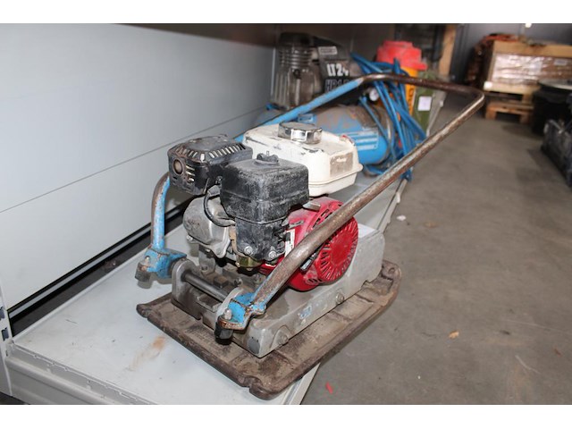 Trilplaat nn met honda motor. afmeting plaat 57 x 40 cm - afbeelding 3 van  5
