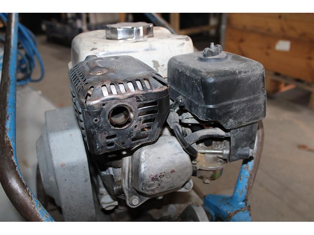Trilplaat nn met honda motor. afmeting plaat 57 x 40 cm - afbeelding 5 van  5