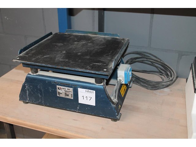 Triltafel lievers ltt40x40. 2007. - afbeelding 1 van  3