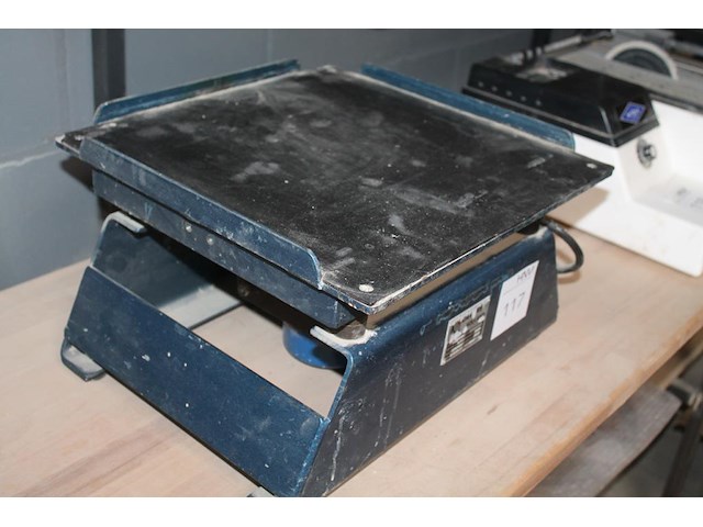 Triltafel lievers ltt40x40. 2007. - afbeelding 3 van  3