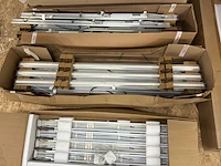 Trilux-veko-zumtobel-regiolux-steinel loodsverlichting/lijnverlichting partij - afbeelding 13 van  25