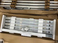 Trilux-veko-zumtobel-regiolux-steinel loodsverlichting/lijnverlichting partij - afbeelding 11 van  29