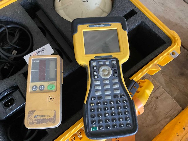 Trimble r8 gps ontvanger - afbeelding 2 van  3