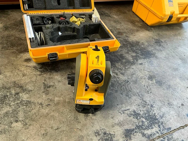Trimble spectra precision ts315 bouw-totaalstation theodoliet - afbeelding 3 van  5