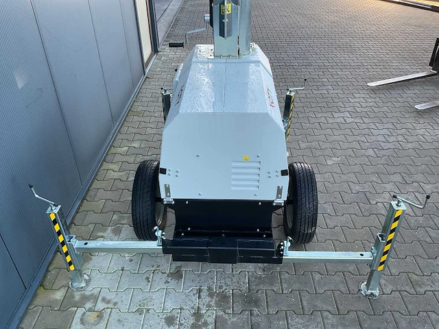 Trime x-city noodverlichting - yanmar motor - afbeelding 4 van  18