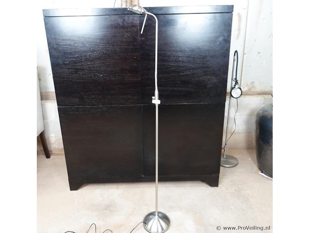 Trio leuchten staande multiverstelbare lamp - afbeelding 3 van  6