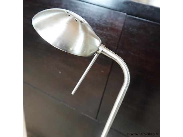 Trio leuchten staande multiverstelbare lamp - afbeelding 4 van  6