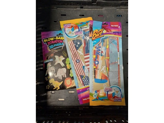 Trio speelgoed in doos e - afbeelding 1 van  3