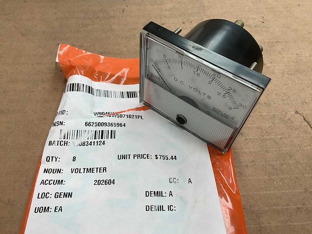Triplet 220-g voltmeter (8x) - afbeelding 1 van  3