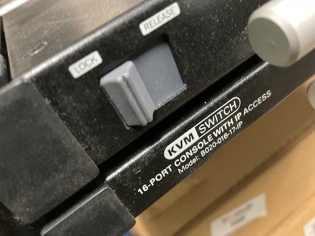 Tripp-lite b020-016-17-ip kvm switch - afbeelding 4 van  4
