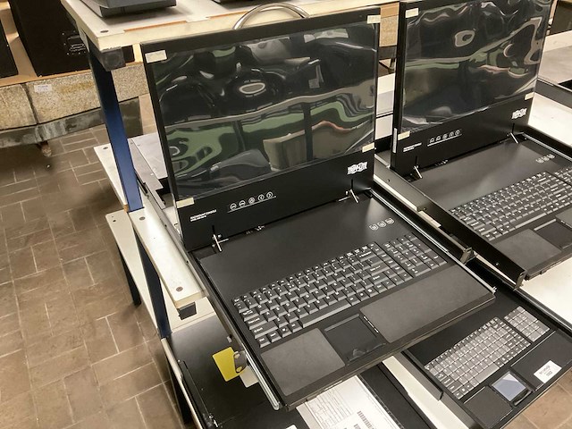 Tripp-lite b021-000-19 kvm switch - afbeelding 1 van  6
