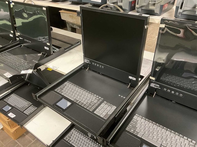 Tripp-lite b070-016-19-ip kvm switch - afbeelding 2 van  4