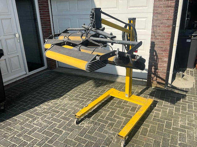 Trisk - ets 5 - infrarood uithardingslamp voor autolak (13x) - afbeelding 1 van  15