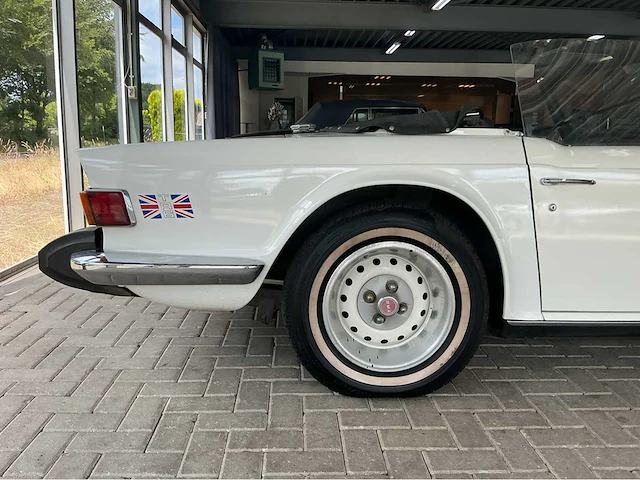 Triumph - 1974 - tr - 6 - personenauto - afbeelding 14 van  15