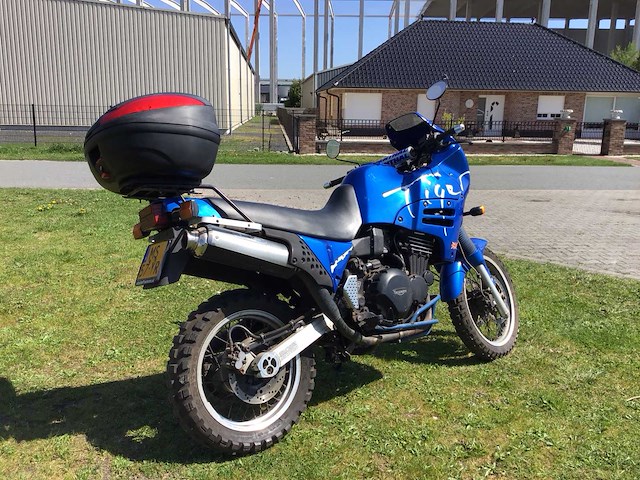 Triumph - all-road - tiger 900 - motorfiets - afbeelding 14 van  17