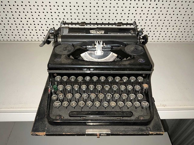 Triumph - typemachine - afbeelding 1 van  3