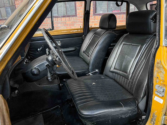 Triumph 2000 mk2 2.0 90pk 1971 youngtimer - afbeelding 10 van  11