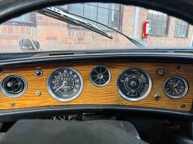 Triumph 2000 mk2 2.0 90pk 1971 youngtimer - afbeelding 9 van  19