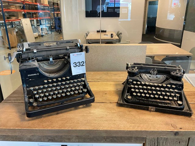 Triumph standard-12 typemachine (2x) - afbeelding 2 van  7