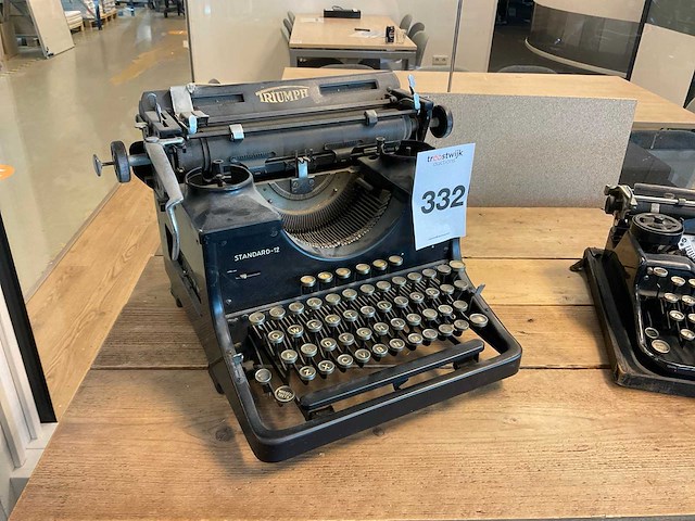 Triumph standard-12 typemachine (2x) - afbeelding 3 van  7