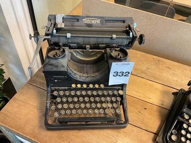 Triumph standard-12 typemachine (2x) - afbeelding 4 van  7