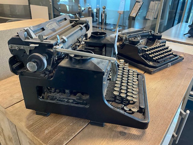 Triumph standard-12 typemachine (2x) - afbeelding 5 van  7