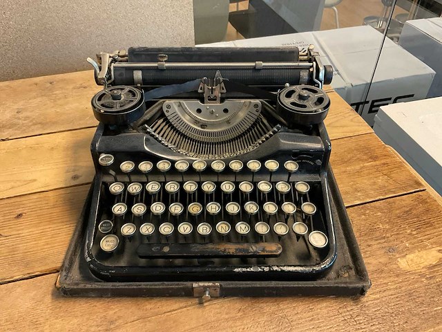 Triumph standard-12 typemachine (2x) - afbeelding 6 van  7