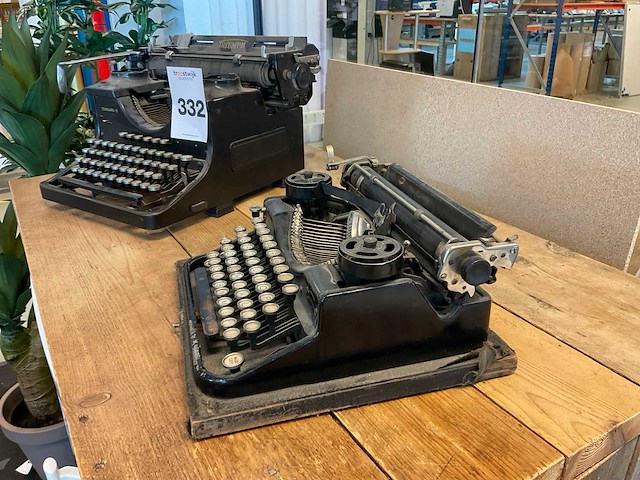 Triumph standard-12 typemachine (2x) - afbeelding 7 van  7