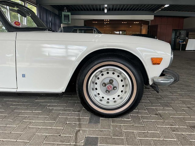 Triumph tr6 cabrio zescilinder btw auto - afbeelding 11 van  15