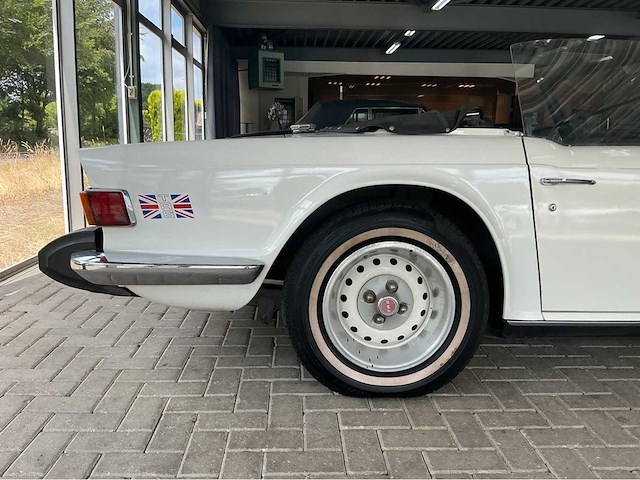 Triumph tr6 cabrio zescilinder btw auto - afbeelding 12 van  15