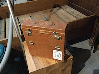 Triumph vintage platenkoffer met oude lp’s - afbeelding 1 van  4