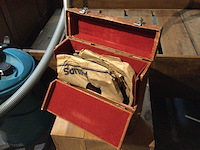 Triumph vintage platenkoffer met oude lp’s - afbeelding 2 van  4