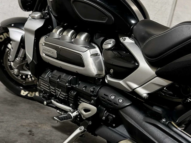 Triunph rocket 3r 2500cc 167pk 2021 - afbeelding 26 van  38
