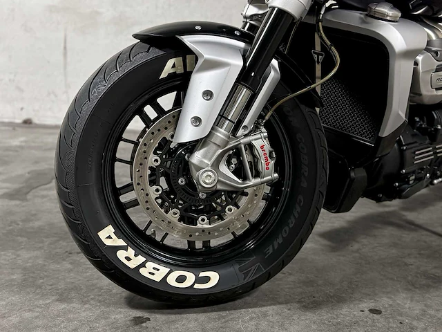 Triunph rocket 3r 2500cc 167pk 2021 - afbeelding 34 van  38