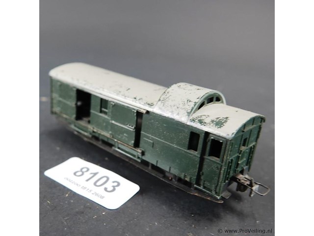 Trix express h0 (schaal 1:87) bagagewagen / güterzugbegleitwagen (artikelnummer 3302) van de duitse spoorwegen (db) - afbeelding 1 van  5