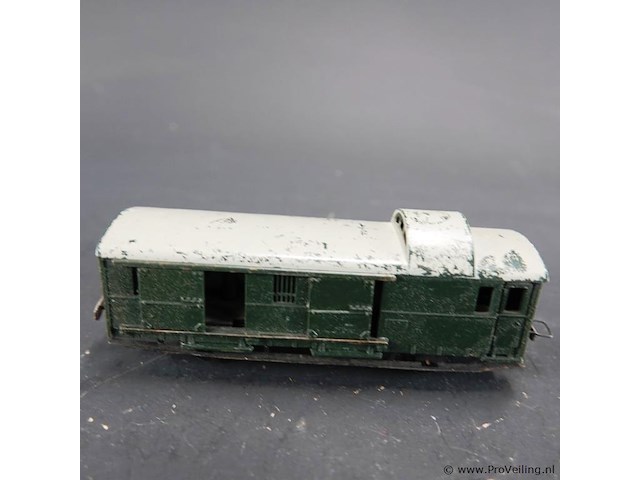Trix express h0 (schaal 1:87) bagagewagen / güterzugbegleitwagen (artikelnummer 3302) van de duitse spoorwegen (db) - afbeelding 2 van  5