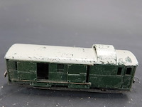 Trix express h0 (schaal 1:87) bagagewagen / güterzugbegleitwagen (artikelnummer 3302) van de duitse spoorwegen (db) - afbeelding 2 van  5