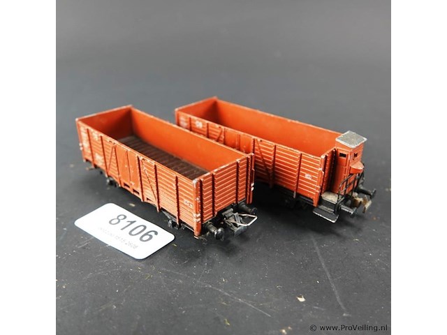 Trix express (schaal h0), vermoedelijk het type 'essen' (open hogeboordwagen), waarvan er één is uitgevoerd met een remmershuisje - afbeelding 1 van  5